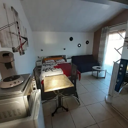 Aux Deux Elles Villemoustaussou